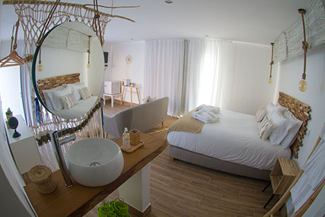 Guia Tavagueira / Alamos Retreat Alamos Yoga Retreat Bedroom- perfectalgarvetransfers.com - Perfect Algarve Transfers